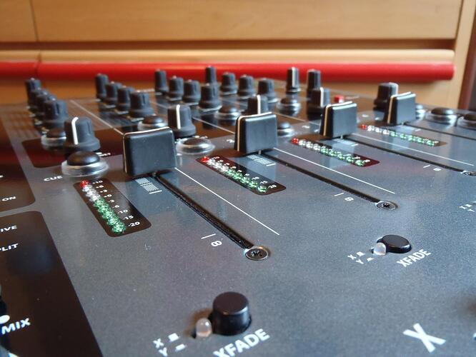 Xone 42 faders.jpg