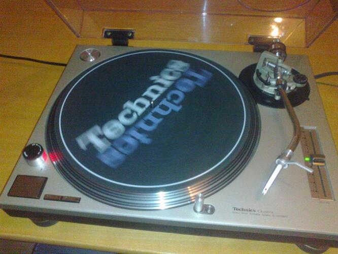 SL 1200 MKII (spinning).jpg