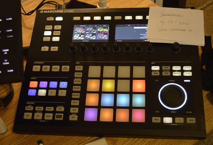 Maschine studio.jpg