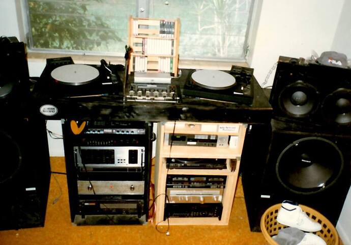 DJ_1985.jpg