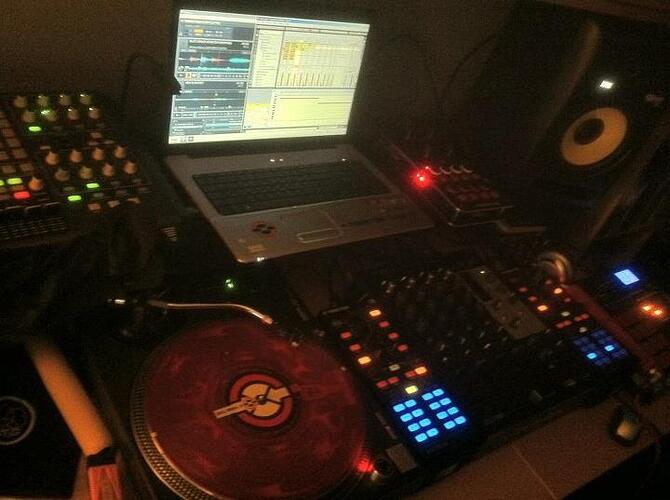 mome setup.jpg