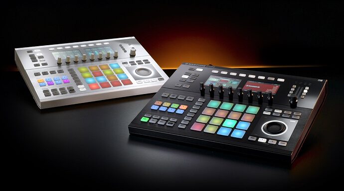 NI_Maschine_Studio_Black_White