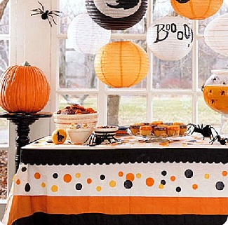 000-325-bhg-halloween-collage-C