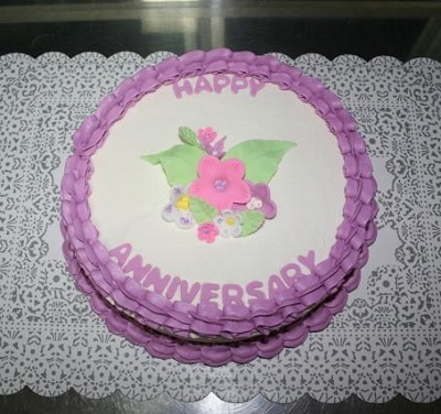 anniversary cakes with floral topper