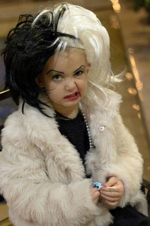 000-300-landscape-1468354269-halloween-costumes-for-kids-A