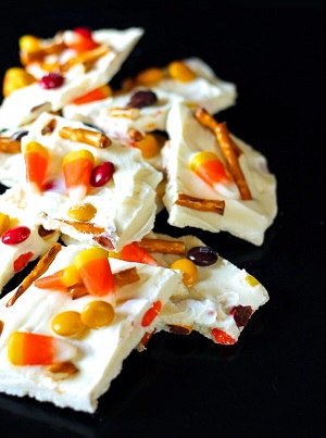 000-300-Halloween-Candy-Monster-Bark