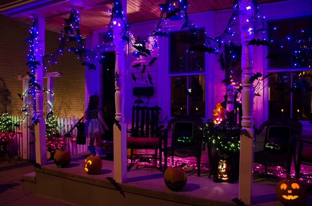 000-640-outdoor-halloween-decorations-lights