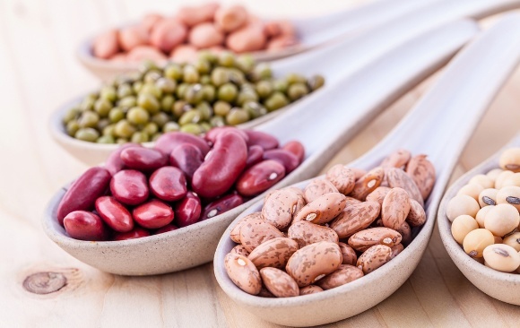 four-types-of-beans-on-spoons