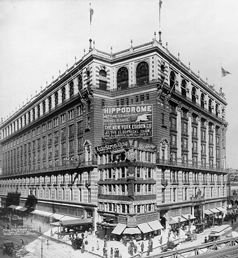 Macy's_Herald_Square_LC-USZ62-123584_crop