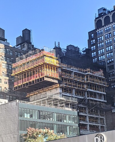 PXL_20211108_183223450.MP~2