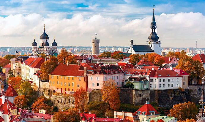 Tallinn_old_town_3