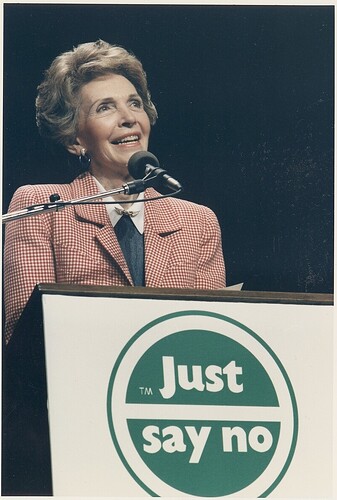 Photograph_of_Mrs.Reagan_speaking_at_a-Just_Say_No-Rally_in_Los_Angeles-NARA-_198584.jpg