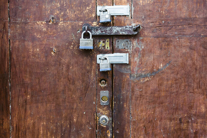 doorwithlocks_INF19505.jpg