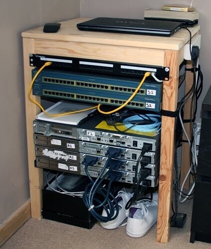 6dd71fe94df1d3a7e0ccd650dd9e0034639875c3ca238105ad6706778f4067f9_Rack-795379.jpg