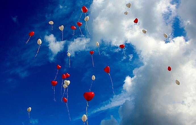 2d4d1c47-42c7-4d66-a5c3-656ad9c89303-balloons-1046658_1920.jpg