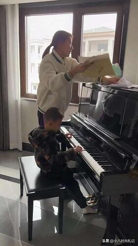 林丹一家回农村过年 豪宅曝光 儿子像林丹翻版