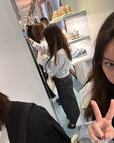 刘銮雄14岁女儿逛奢品店 随母亲甘比扫货数十万