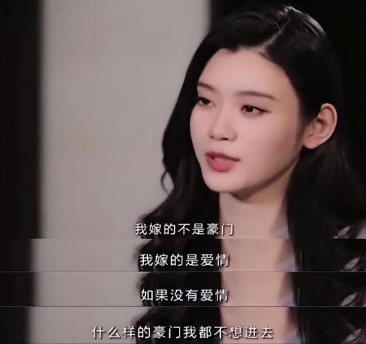 奚梦瑶近照腹部隆起被质疑怀三胎 本尊辟谣