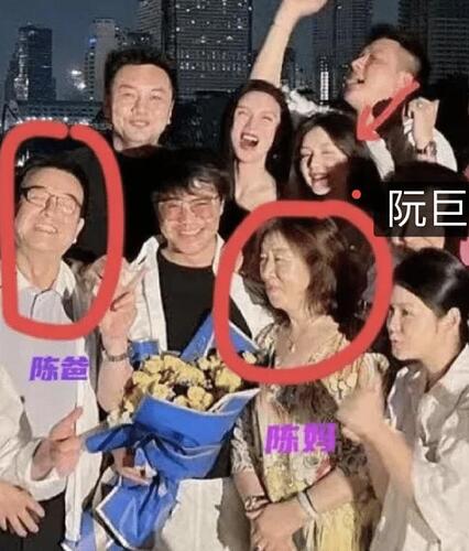 陈思诚携小21岁女友约会 深夜一同回家