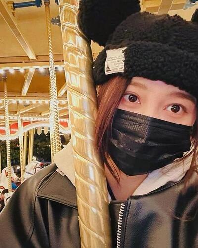 鹿晗现身成都疑探班女友关晓彤 一头粉发超抢镜 鹿晗现身成都疑探班女友关晓彤 一头粉发超抢镜