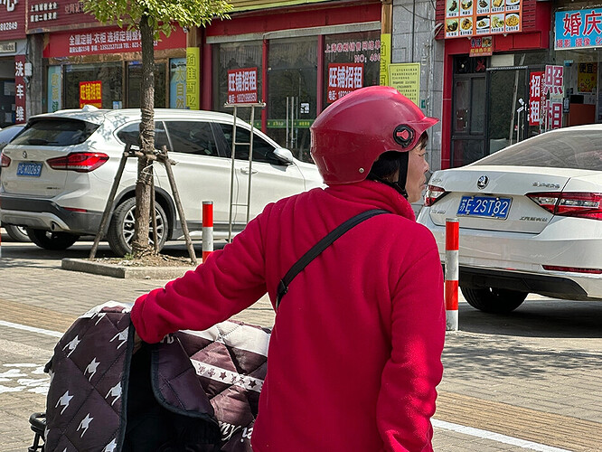 中国“超龄打工人”站在零工十字路口