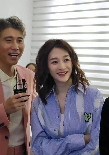 明明是同龄女星 却一个像妈一个像女儿