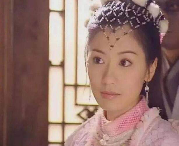 明明是同龄女星 却一个像妈一个像女儿