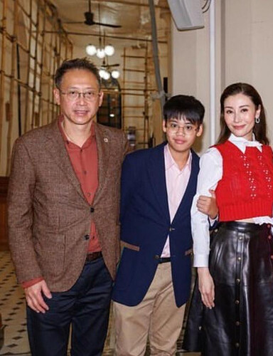 李嘉欣晒与儿子合照 母子俩坐直升机出游 李嘉欣晒与儿子合照 母子俩坐直升机出游