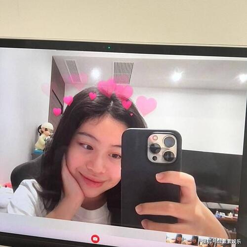 刘銮雄14岁女儿逛奢品店 随母亲甘比扫货数十万