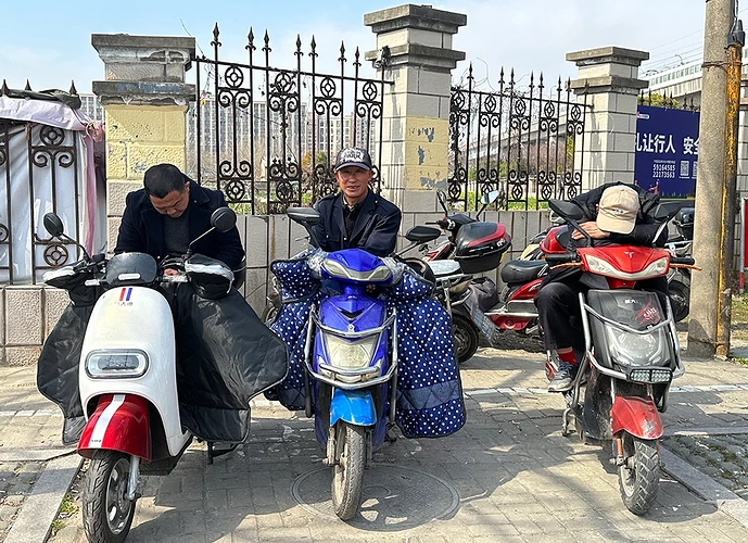 中国“超龄打工人”站在零工十字路口