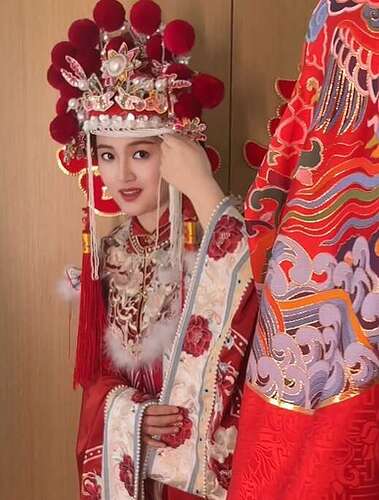 140斤微胖博主“我是扒皮呀” 仿妆视频爆火