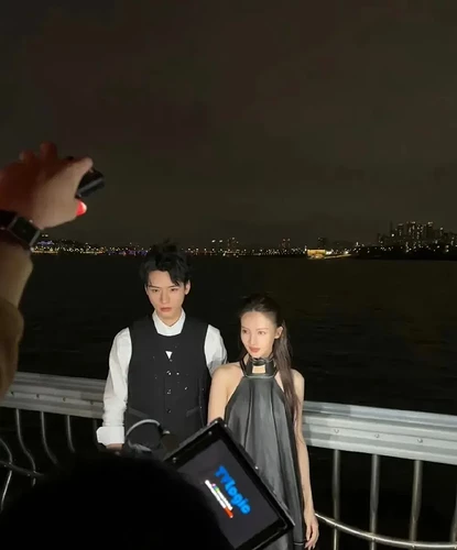 再获影后的汤唯 被丑衣服“霸凌”了？