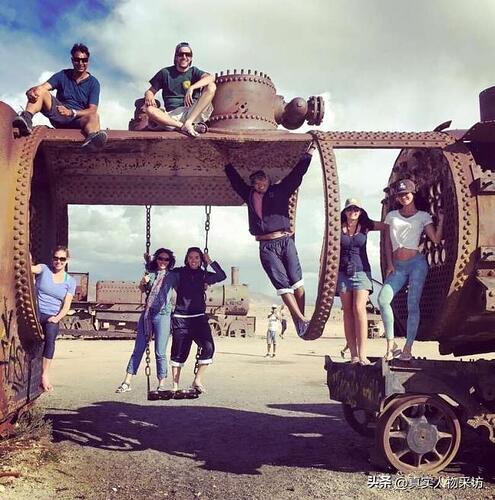 上海辣妈和法国明星离婚 在非洲被酋长相中