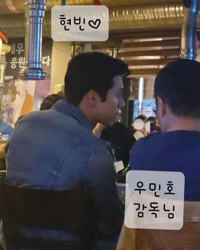 玄彬李栋旭《哈尔滨》杀青照 玄彬脸上再现微笑