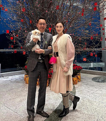 李嘉欣晒与儿子合照 母子俩坐直升机出游 李嘉欣晒与儿子合照 母子俩坐直升机出游