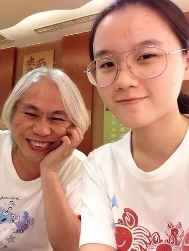 李坤城大肠癌发病曝光 迎娶小40岁女友 李坤城大肠癌发病曝光 迎娶小40岁女友