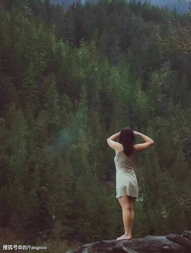 钟丽缇大女儿晒半裸照片 为宣传环保在河边脱衣
