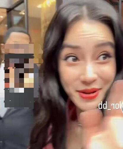 缺黄晓明的照顾？杨颖纽约生图曝光惨不忍睹