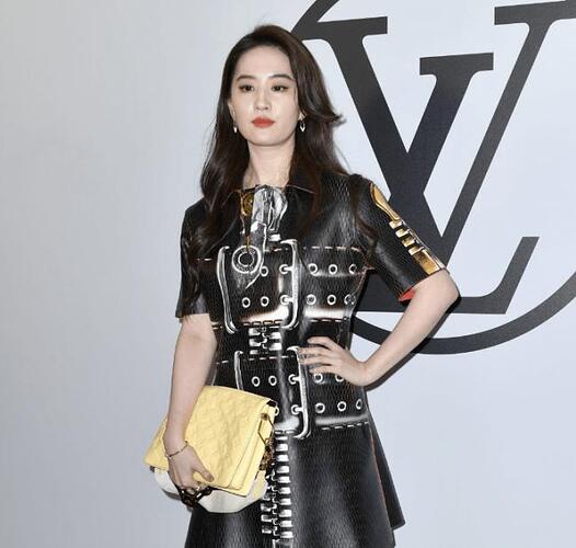 明星LV秀场生图来了！刘亦菲瘦了 谷爱凌老气