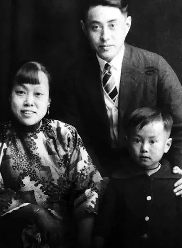 ● 1929年，杨武之与夫人罗孟华、儿子杨振宁