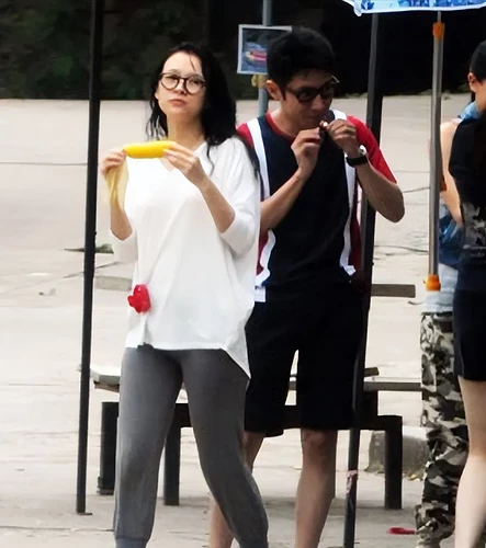 陷入“被推走”的章子怡 演尽娱乐圈的世态炎凉