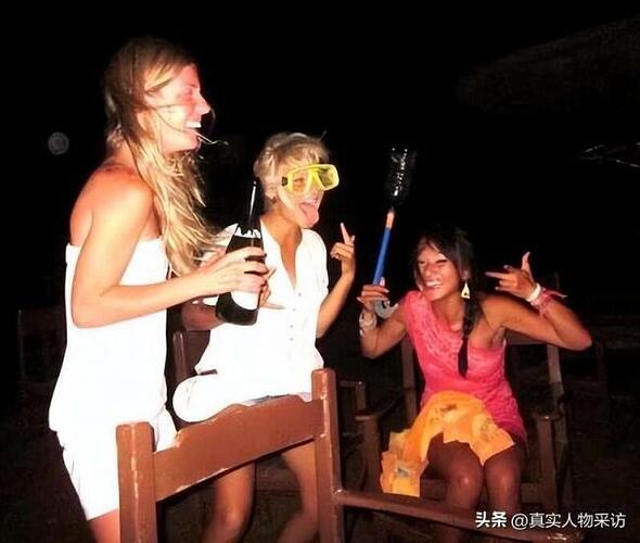 上海辣妈和法国明星离婚 在非洲被酋长相中