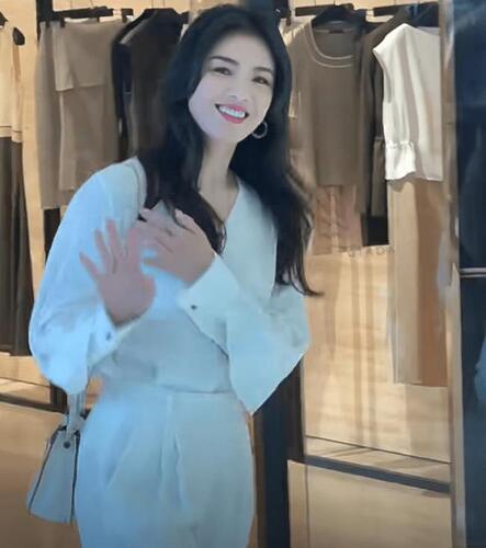 刘涛久违现身模样大变 长相似陈妍希又像姚晨