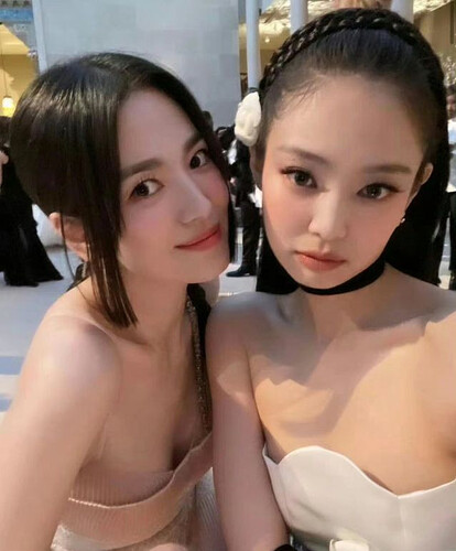 宋慧乔与金智妮合影完胜 遇杨紫琼气场瞬间减弱