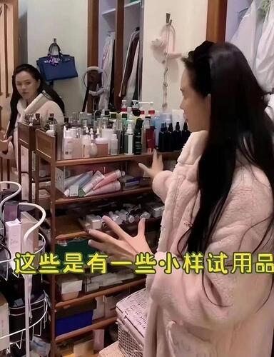明明是同龄女星 却一个像妈一个像女儿