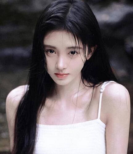 新瓜！90后女星被曝私生活混乱 陪睡高层领导