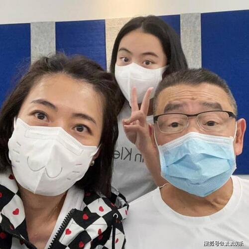 刘銮雄14岁女儿逛奢品店 随母亲甘比扫货数十万