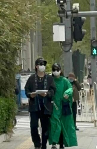 戚薇现身活动 身材发福依旧自信
