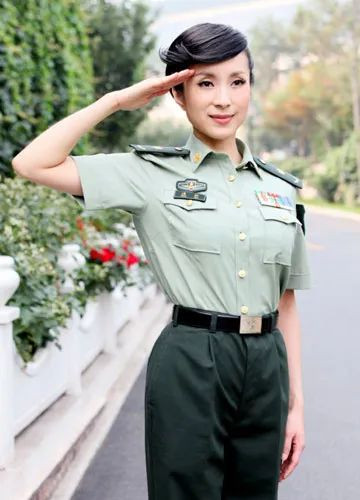 汤灿突然现身 被称为“公共情妇”被传入狱身亡