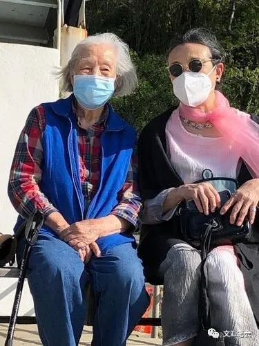 江青: 我的定心丸, 献给101岁生日的母亲